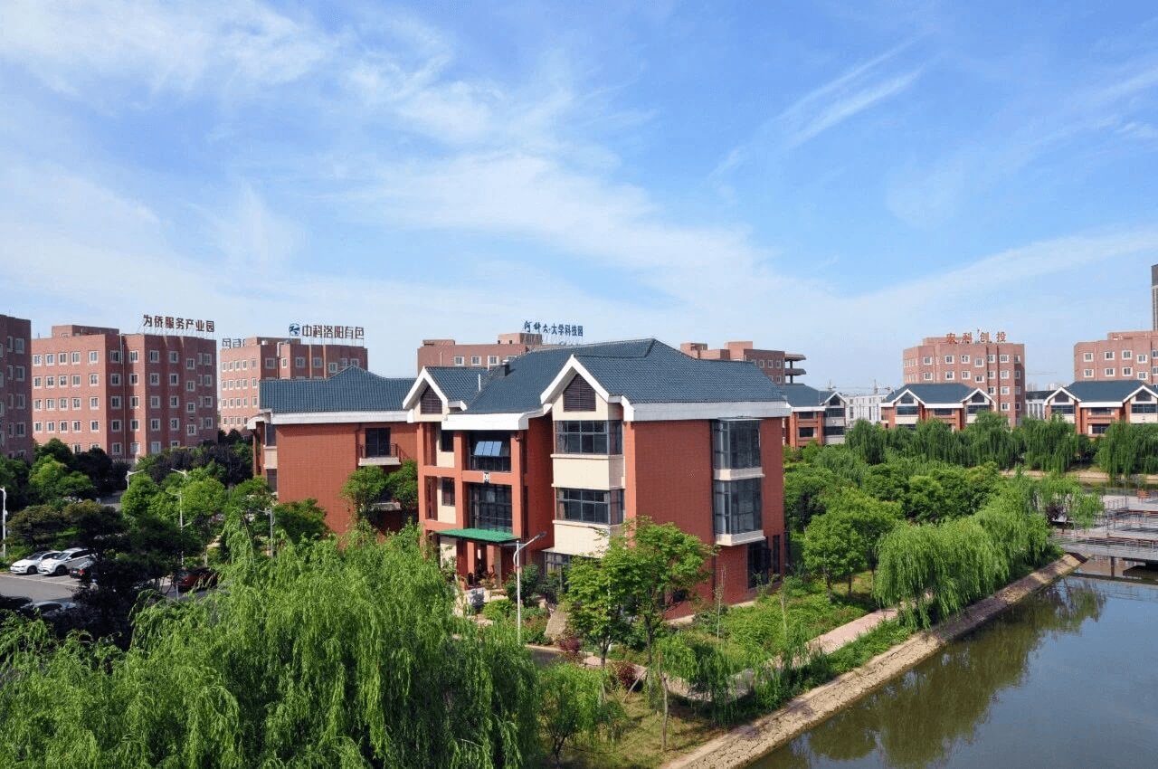 洛陽(yáng)市領(lǐng)導(dǎo)到炎黃科技園調(diào)研